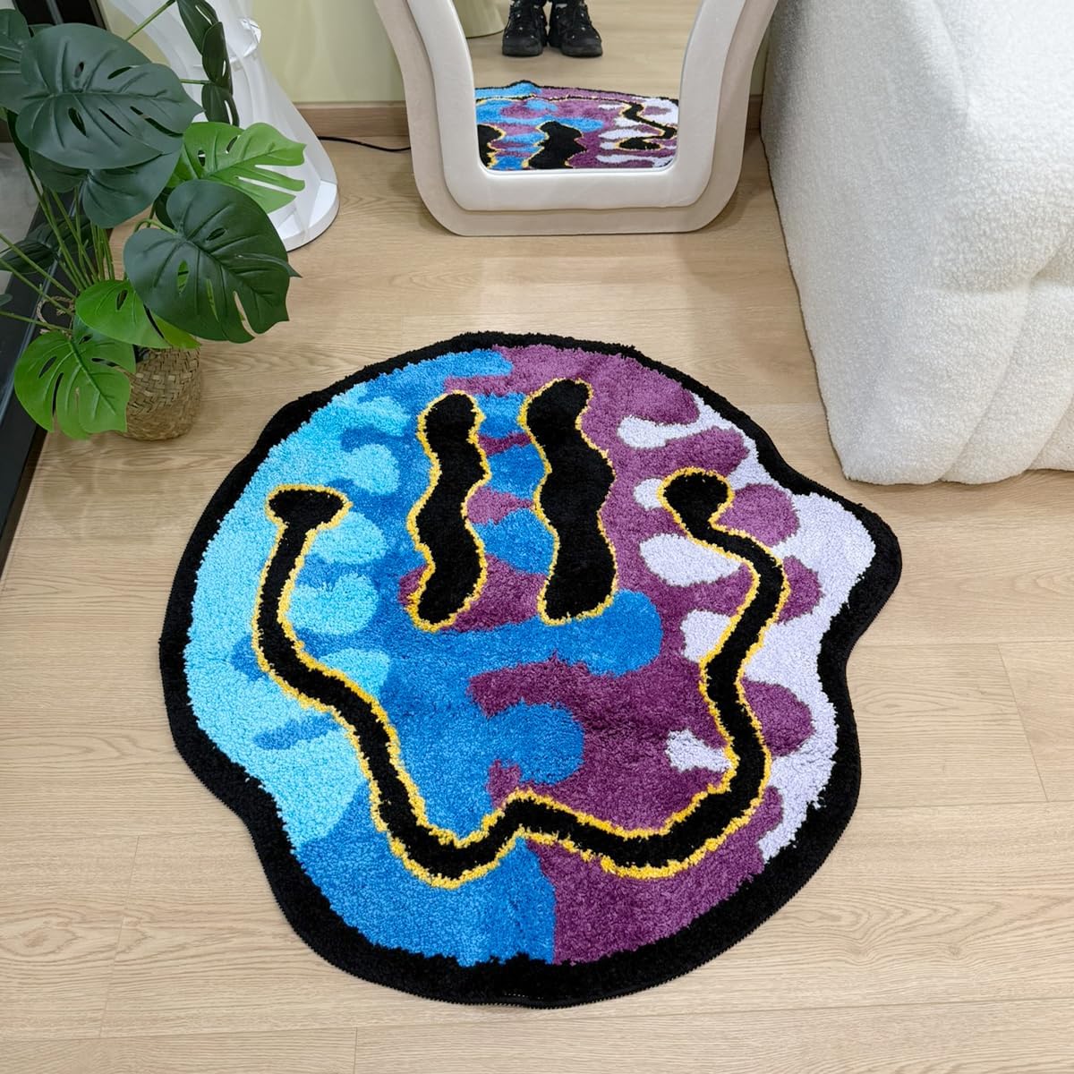 Trippy Smile Rug Smily Face Handmade Carpet Tufted Smile Gift for Friend for Bedroom Geek Gift Home Decor (Purple, 35.4X35.4 inch)